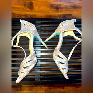 Betsey Johnson women’s size 9 champange glitter high heels sandal t strap